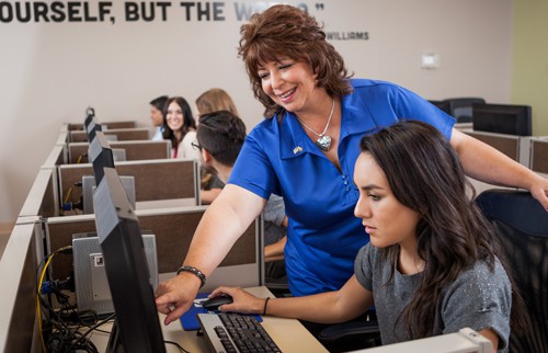 Goodwill AZ | women helping on a computer